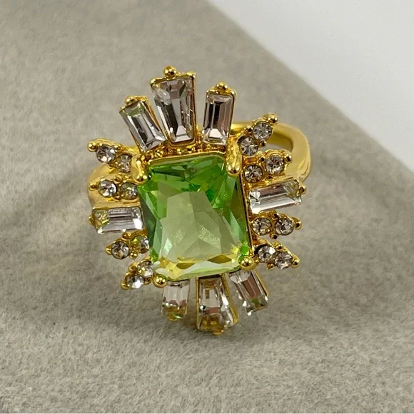 Ring Art Deco Vintage Look Green Peridot CZ Radiant Cut Gold Tone Plated Halo